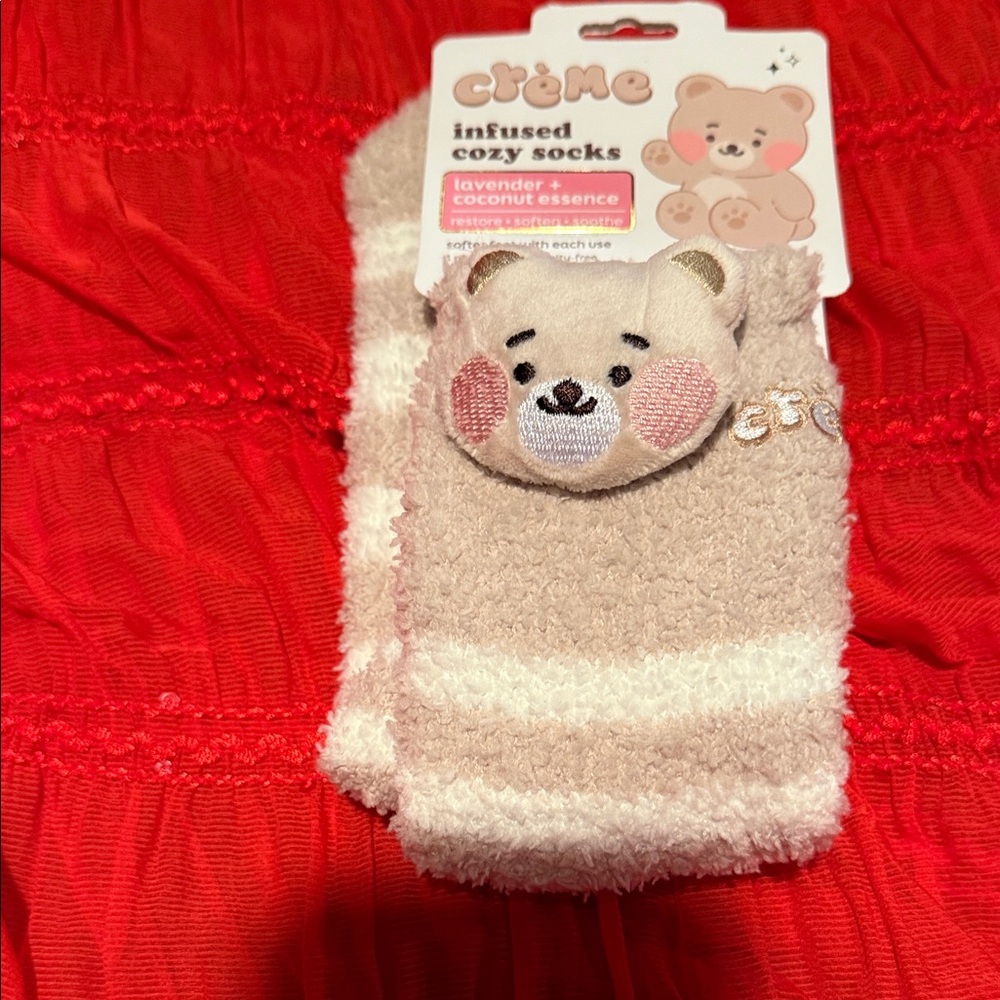 The crème shop Adorable Bear Face Socks - Cream infused